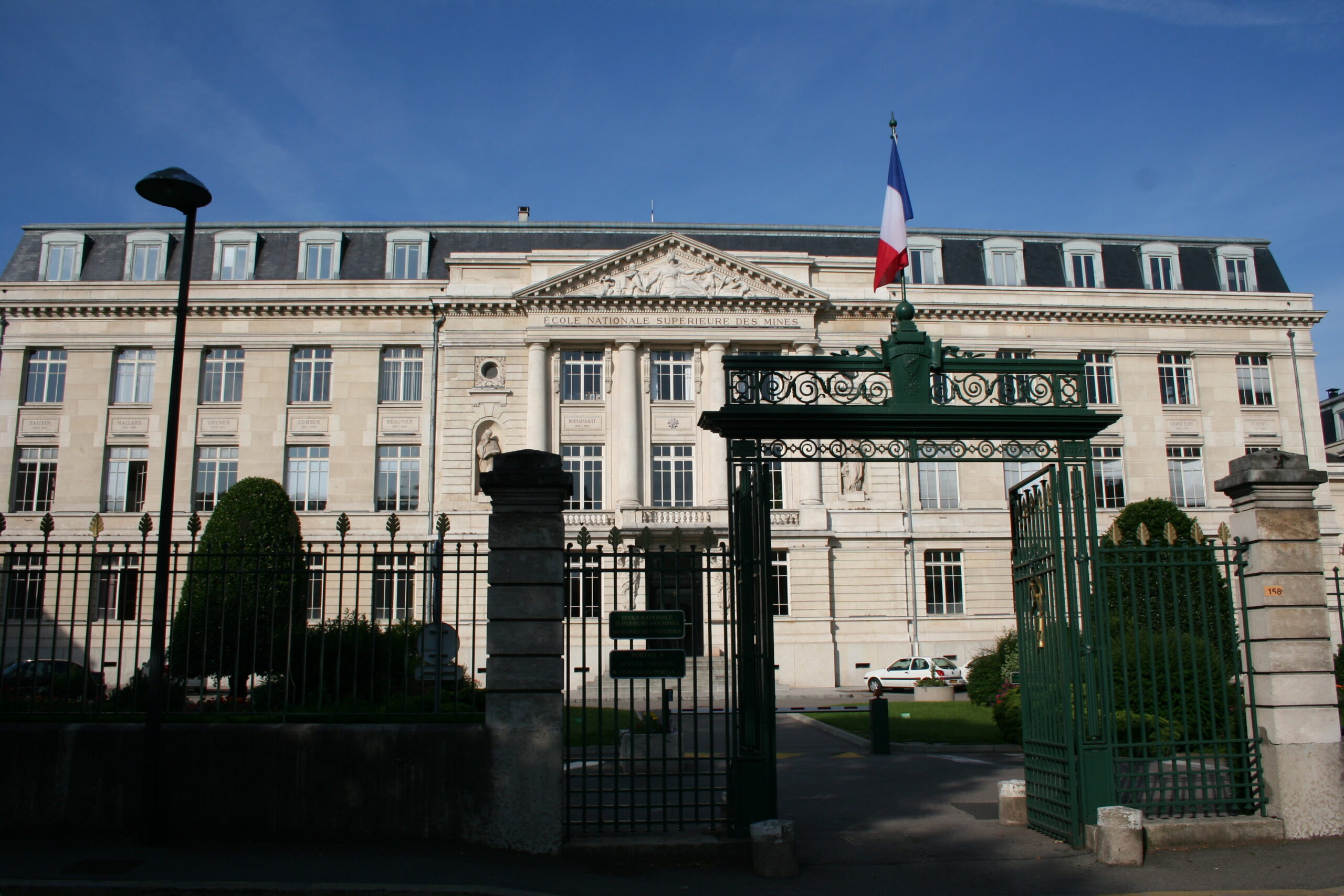 Travaux à l'école des mines réalisé par Benetiere