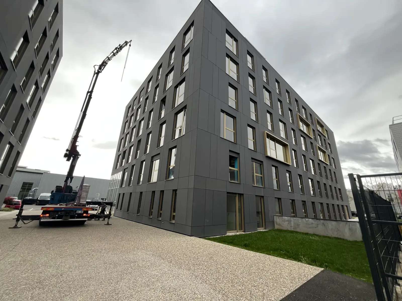Immeuble tertiaire du cabinet dentaire pendant le chantier, à Saint-Étienne