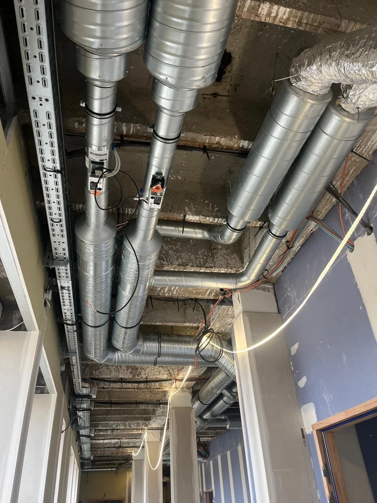 Gaines de ventilation posées au pôle artistique de La Talaudière